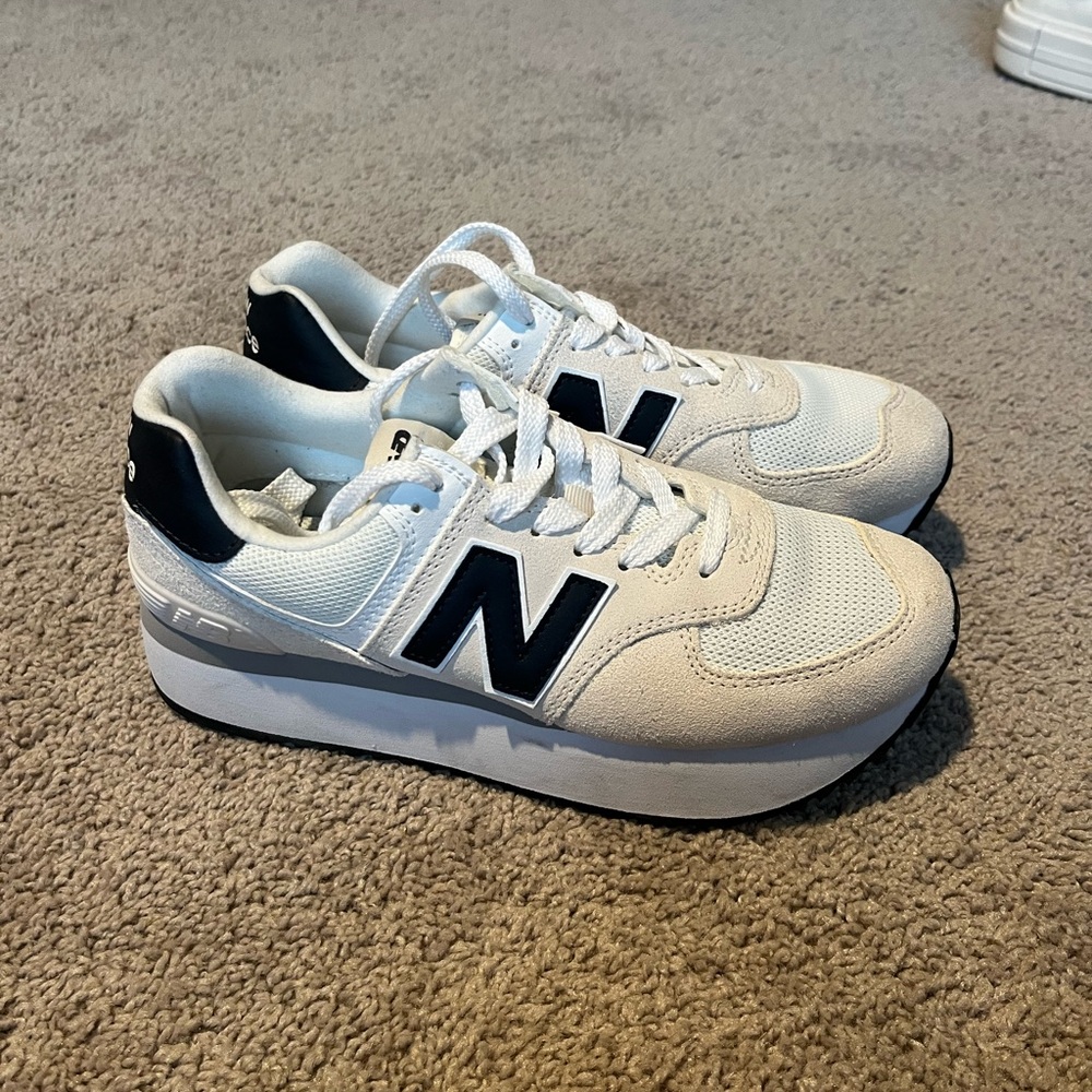 New Balance 574 - Women’s - Size 9